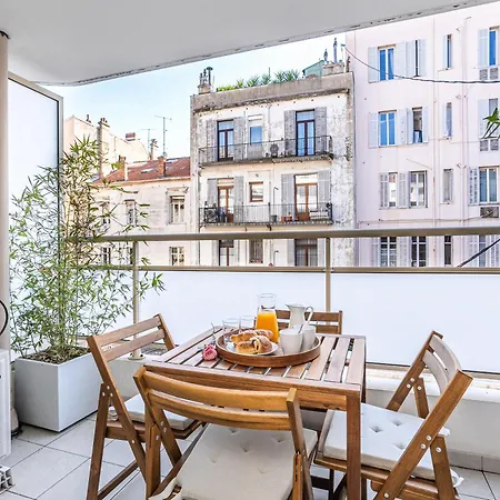 Le Stelia T2 6min Gare, 8 Min Palais Et Plages, Parking Prive