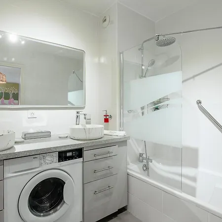 Le Stelia T2 6min Gare, 8 Min Palais Et Plages, Parking Prive Канны